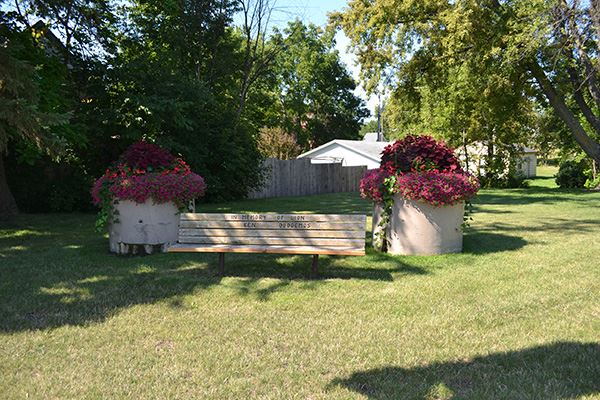 Planter Rounds with Bench